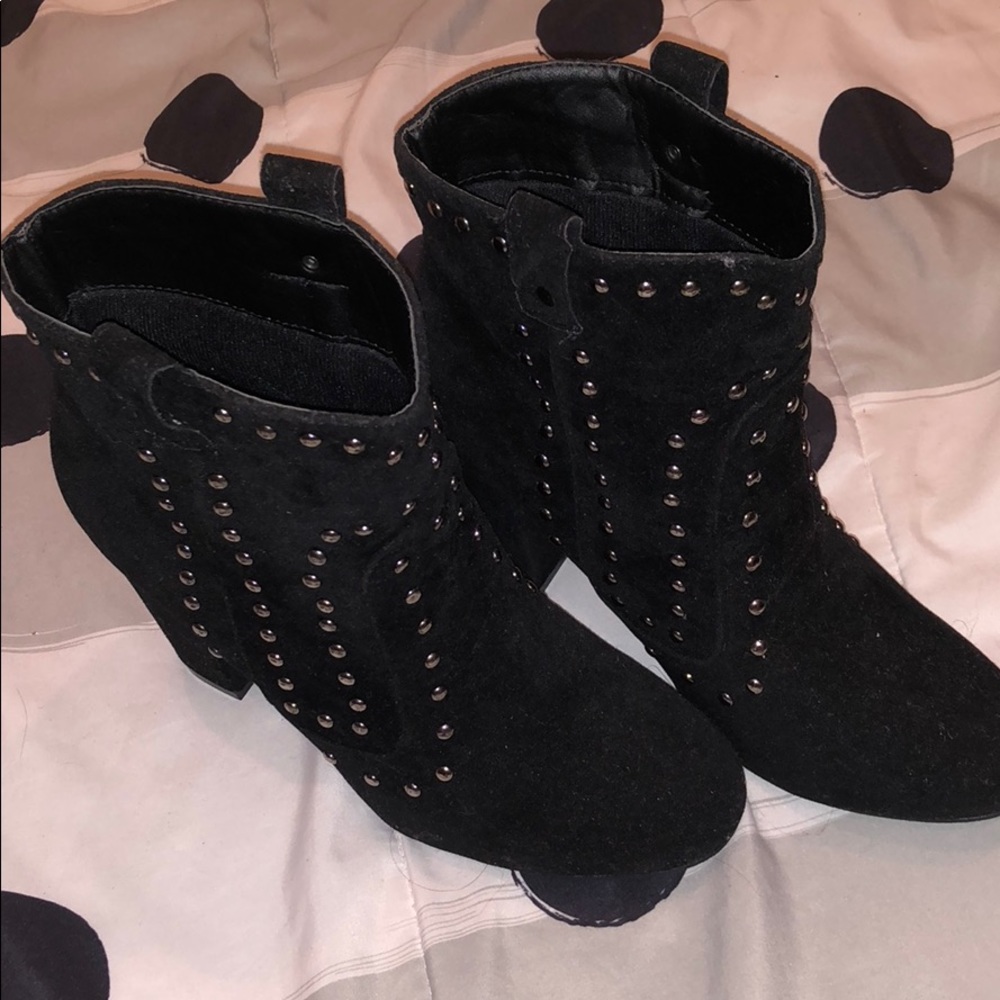 🔆NEW Rue21 black Ankle boots size L price is firm